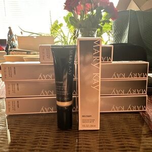 30 Mary Kay CC Cream Broad Spectrum SPF 15 shade light to medium